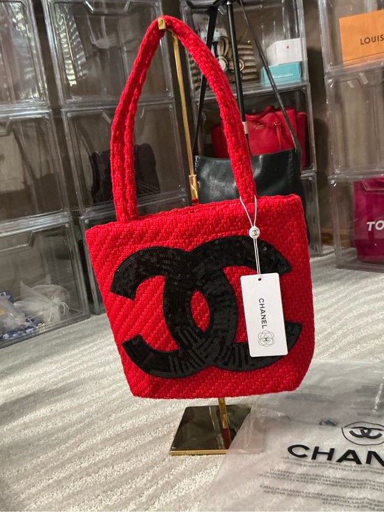 CHANEL Handbags - CHANEL Beauty VIP GWP Red Woven CC Sequin Tote Bag Satin Lining NWT